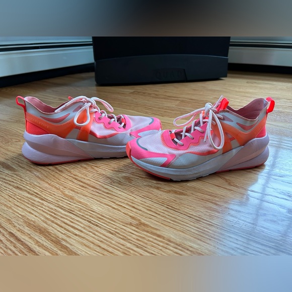 Fabletics Performance Sneaker - Picture 4 of 5